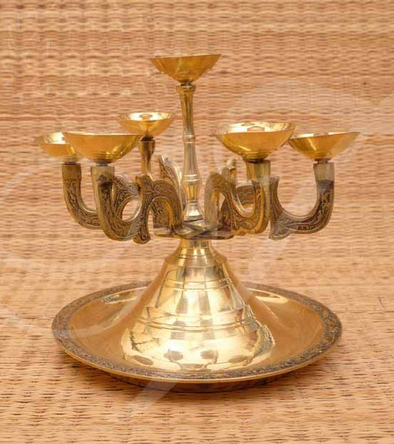 Anju Kilai Aarathi Stand Brass 7 Inches